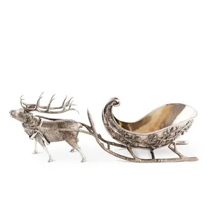 Bol en métal fait main, élégant et moderne, pour la décoration de la table basse du salon, avec décor en porcelaine renne et traîneau en métal - Product Image 1