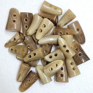Bouton à bascule 100 % véritable en corne de buffle écologique, 2 pouces, style artisanal, poli à la main, cadeau d'affaires moderne, Uttar Pradesh - Product Image 5