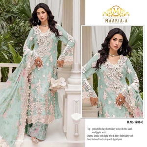 Traje pakistaní de gasa cristalina con bordado de lentejuelas, apliques en el cuello y trabajo Khatli - Product Image 3