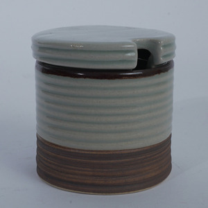Juego de Tarros de Especias de Cerámica Negra Mate Acanalada de 250 ml con Tapa de Cerámica, Apilables, Resistentes a Fugas, Ecológicos, para Restaurantes, Hoteles y Cafeterías - Product Image 3