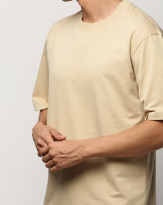เสื้อยืดคอกลมสีเบจสำหรับผู้ชายพร้อมกางเกงขาสั้น ชุดลำลองสำหรับฤดูร้อน ผ้าถัก ระบายอากาศได้ดี - Product Image 5