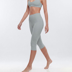 Leggings Capri Taille Haute Gris Uni Extensible pour Yoga, Pantalon de Sport Sans Couture en Maille Respirant et Confortable pour Femme - Product Image 3