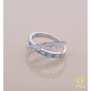 Bague ouverte en or blanc avec double bande et feuille, sertie de moissanite bleue taille baguette, pour femme, idéale pour mariage et fiançailles - Product Image 2