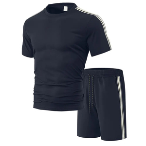 Ensemble de vêtements de sport en tissu respirant, t-shirt et short assortis avec bandes latérales élégantes pour la gym, ensembles de t-shirts courts compressifs - Product Image 1