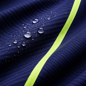 Fabricante de uniformes de fútbol personalizados OEM, secado rápido, transpirable, tela 100% poliéster, nombre y número del jugador bordados personalizados - Product Image 4