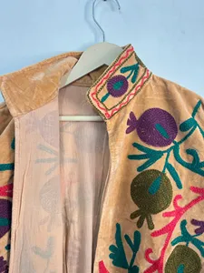 Veste bohème en velours orange moutarde Suzani, broderie florale, veste courte vintage faite à la main pour femmes, tenue d'hiver - Product Image 4