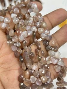 Cuentas facetadas de piedra lunar natural color chocolate en forma de corazón, tamaño 6-7 mm aprox. Cadena de 8 Pulgadas - Product Image 4