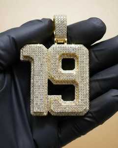 Colgante Personalizado con Letra y Número, Plata de Ley 925, Chapado en Oro de 18K, Moissanita VVS, Dije de Lujo Estilo Hip Hop, Diamante Dvars - Product Image 2