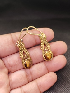Parure de bijoux en laiton plaqué or incrustée de pierres précieuses, boucles d'oreilles vintage en œil de tigre, clous en coquille RadianceWhite - Product Image 2