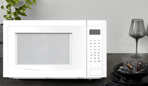 Horno de microondas de encimera Frigidaire de 1.1 pies cúbicos, color blanco - Product Image 3