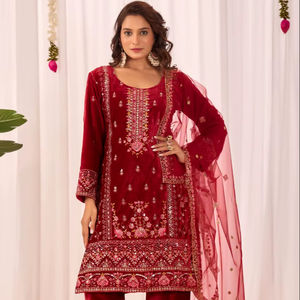 Conjunto de Traje de Terciopelo Real Bordado, Colección Premium para Fiestas en el Reino Unido - Product Image 1