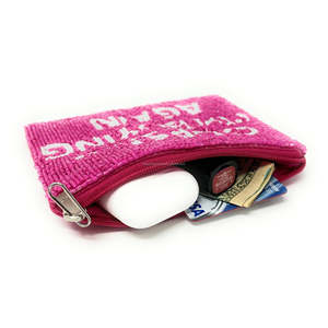 Monedero de cuentas de semillas hecho a mano con cita divertida y texto personalizado, bordado a mano, con cremallera, billetera compacta unisex - Product Image 3