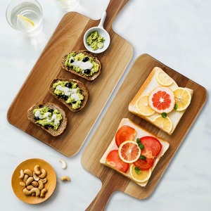 Planche à découper en bois naturel REHMAN CRAFT avec poignée intégrée, écologique, trou de suspension, épaisseur 1,5 cm, compatible lave-vaisselle - Product Image 1