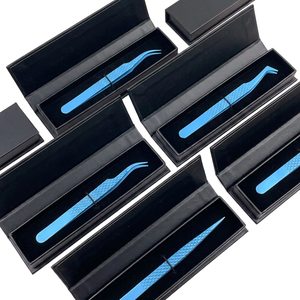 Pinces à cils TEEJAY PREMIUM bleu ciel avec emballage en boîte cartonnée, logo personnalisé, couleur personnalisée, prix de gros - Product Image 1