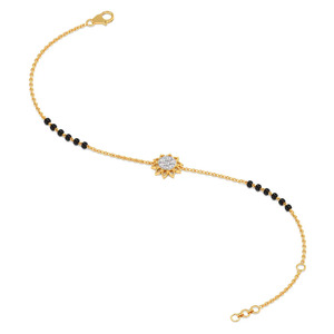 Pulsera de Diamantes con Medallón de Girasol, Cadena de Oro Amarillo y Diseño con Acentos Laterales de Piedras Negras - Product Image 3