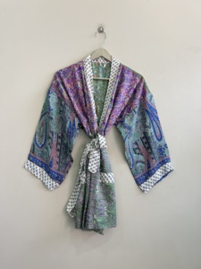 ชุดคลุมกิโมโนผ้าไหมส่าหรีรีไซเคิลแบบแพทช์เวิร์ค สไตล์โบโฮ แบบสั้น - Product Image 3