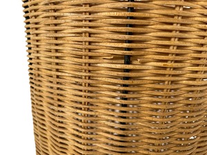 Porte-parapluie en rotin et métal au design en forme de feuille, idéal pour l'entrée de la maison, les cafés de plage et les intérieurs à thème naturel - Product Image 2