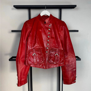 Chaqueta de moto corta de cuero rojo vintage, estilo motero, entallada, estilo streetwear, con botones, venta al por mayor de fábrica - Product Image 2