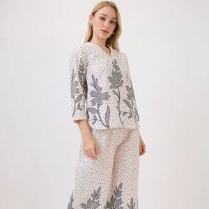 Venta al por mayor, nueva llegada, suministro a granel, último diseño, vestido midi floral con cuello en V para mujer, a bajo precio, estilo bohemio, de georgette transpirable - Product Image 1