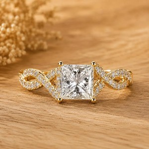 Bague de Mariage en Or Massif 10K 14K 18K Certifiée IGI, Diamant de Laboratoire Rond et Taille Princesse, Clarté DEF VS VVS, Pavé Torsadé - Product Image 1