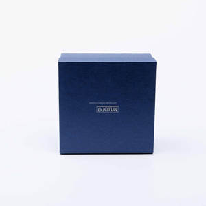 Caja de papel corrugado impresa 4C de lujo Embalaje Premium con inserto de espuma Presentación de regalo única elegante para envío de ropa - Product Image 6