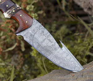 Couteau de chasse à lame fixe de 10 pouces en acier Damas fait main, tendance du moment, avec manche en bois de rose et bois de cerf - Product Image 4