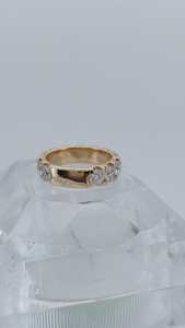 Bague empilable en diamant rond cultivé en laboratoire pour femmes, or massif 14 carats, bague surprise, cadeau de fiançailles moderne pour petite amie - Product Image 4