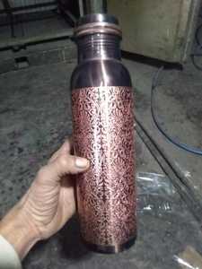 Bouteille en cuivre imprimée fantaisie pour boire de l'eau - Product Image 2