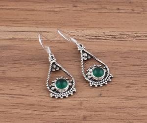 ต่างหูหยดน้ำหยกเขียวธรรมชาติขายส่ง เงินแท้ 925 ดีไซน์หรูหราสำหรับงานปาร์ตี้ ผู้ผลิตอัญมณี รับทำเครื่องประดับตามสั่ง - Product Image 3