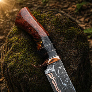 Nouveau couteau de chasse multi-usage en acier Damas cuivré fait main, lame fixe de 8 pouces, haute dureté, manche en résine avec garde en cuivre - Product Image 3