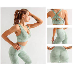 Ensemble de yoga personnalisable à rayures pour femme, vêtements de sport sans couture, comprenant un legging de fitness et un soutien-gorge de sport à taille élastique - Product Image 5