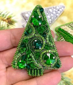 Broche Artístico Bordado a Mano con Diseño de Cuentas, Pin de Moda Único para Uso Diario - Product Image 4