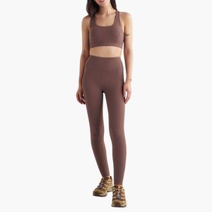 Ensemble de sport 2 pièces sans couture pour femme, personnalisé en gros : Haut long à bretelles et short froncé, tenue de yoga et de sport à fort impact - Product Image 1