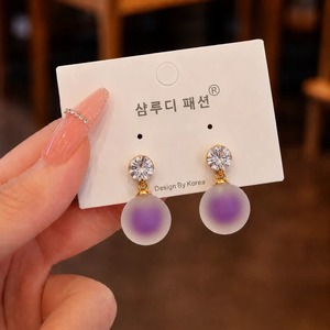 Pendientes de Acrílico Esmerilado Mate con Diseño Redondo Minimalista de la Mejor Calidad, en Forma de Bola de Cristal, para Mujer, para Fiestas y Eventos, en Venta - Product Image 3