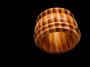 Anneau de serviette en bois de 5 cm de large, design traditionnel chinois, accessoire de table durable - Product Image 1