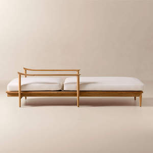 Tumbona de Madera de Teca Acolchada para Exteriores, Reclinable, Estilo Moderno de Mediados de Siglo, con Respaldo y Patas Cónicas - Product Image 3