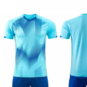 Tenue de football pour hommes sur mesure, respirante, pour compétition et entraînement, ensemble d'uniformes de football personnalisés avec nom d'équipe - Product Image 4