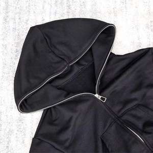 Conjunto de Sudadera Corta con Cremallera Completa y Bolsillos Tipo Canguro de Forro Polar 100% Algodón para Mujer y Pantalones Cortos de Cintura Baja con Efecto Desgastado - ¡Oferta Más Vendida! - Product Image 5