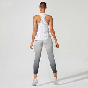 Débardeur court inspiré du style Y2K avec coupe sculptante, essentiel pour les filles, débardeur court côtelé ajusté - Product Image 4