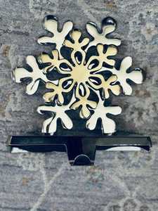 Soporte para Calcetines Navideños con Diseño de Copo de Nieve en Metal Mixto • Gancho Resistente para Chimenea con Calcetines de Fieltro - Product Image 4