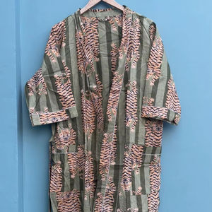 Robe kimono en coton vert tigre style bohème, imprimé au bloc, tenue de villégiature, élégante et décontractée - Product Image 1