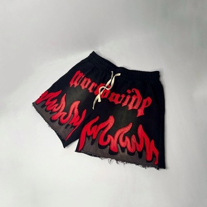 Shorts streetwear noirs délavés à l'acide, de haute qualité, avec patchs appliqués personnalisés, style vintage, en tissu épais, vente en gros pour vêtements - Product Image 5