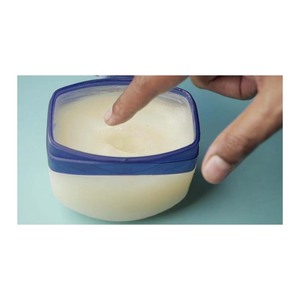 Gelée de pétrole raffinée semi-solide, matière première pour applications cosmétiques et industrielles - Product Image 2