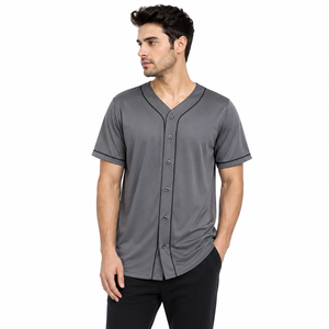Camiseta deportiva duradera, diseñada con tela ligera y suave para clubes deportivos y partidos de béisbol organizados, con un estilo deportivo y elegante. - Product Image 4