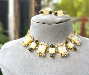 Magnifique ensemble collier et boucles d'oreilles en imitation perle plaqué or, bijoux tendance pour femme, cadeau de mariage - Product Image 1