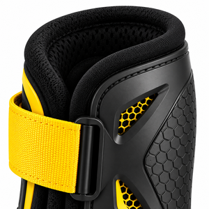 Bottes de protection confortables pour chevaux, dotées d'une construction robuste, d'une couverture protectrice et de sangles sécurisées pour l'équitation et le travail au sol. - Product Image 6