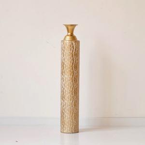 Jarrón Decorativo de Metal Estilo Artesanal, Portaflores de Lujo para Decoración de Mesa de Boda - Product Image 1