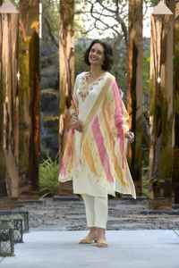 Traje Salwar de Seda India de Diseñador, Moderno y de Alta Gama, con Bordado Exclusivo, para Mujer, Ideal para Fiestas y Eventos Étnicos - Product Image 4
