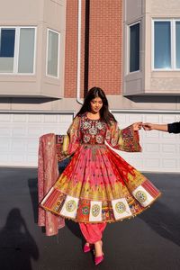 Robes Traditionnelles Afghanes Kuchi Vintage en Dentelle Taille Personnalisée pour Femmes – Fabricant Exportateur de Vêtements Casual Pashtun de Haute Qualité - Product Image 5