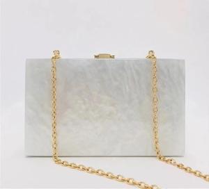 Pochette élégante en résine ivoire rectangulaire avec poignée métallique florale décorative, fabrication artisanale de luxe - Product Image 3